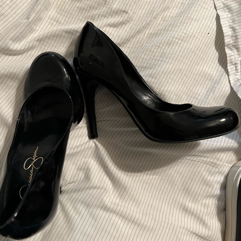 Jessica Simpson pumps